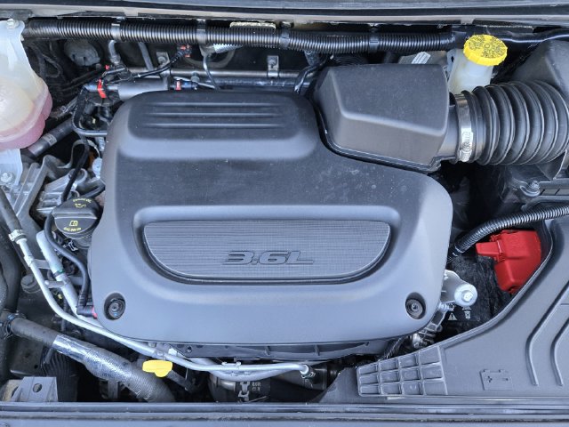 Certified 2024 Chrysler Pacifica Touring-L FWD image 33