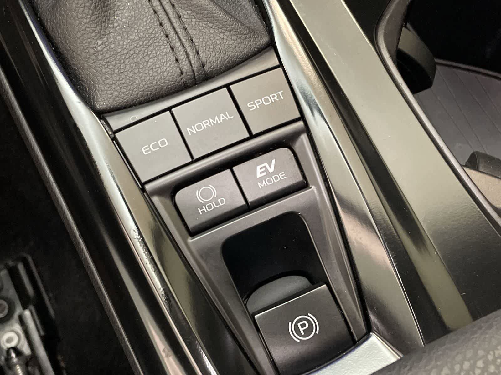 Used 2025 Toyota Camry SE FWD image 30