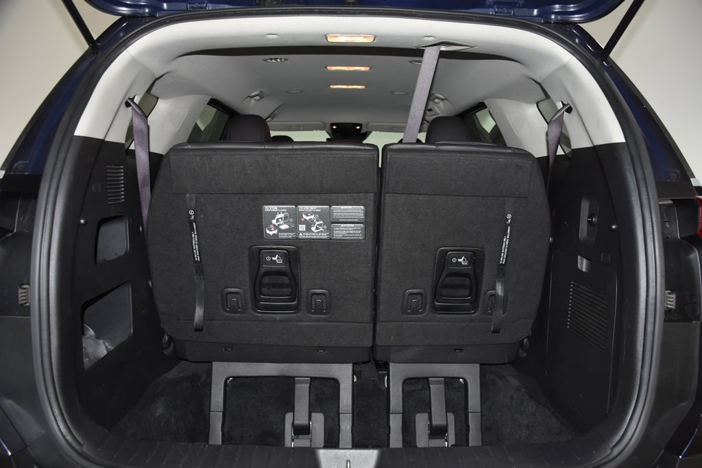 Used 2025 Kia Carnival FWD image 31
