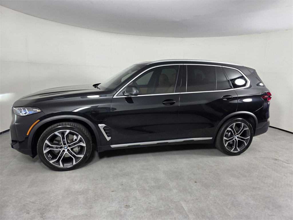 Used 2025 BMW X5 xDrive50e w/ Parking Assistance Package image 7