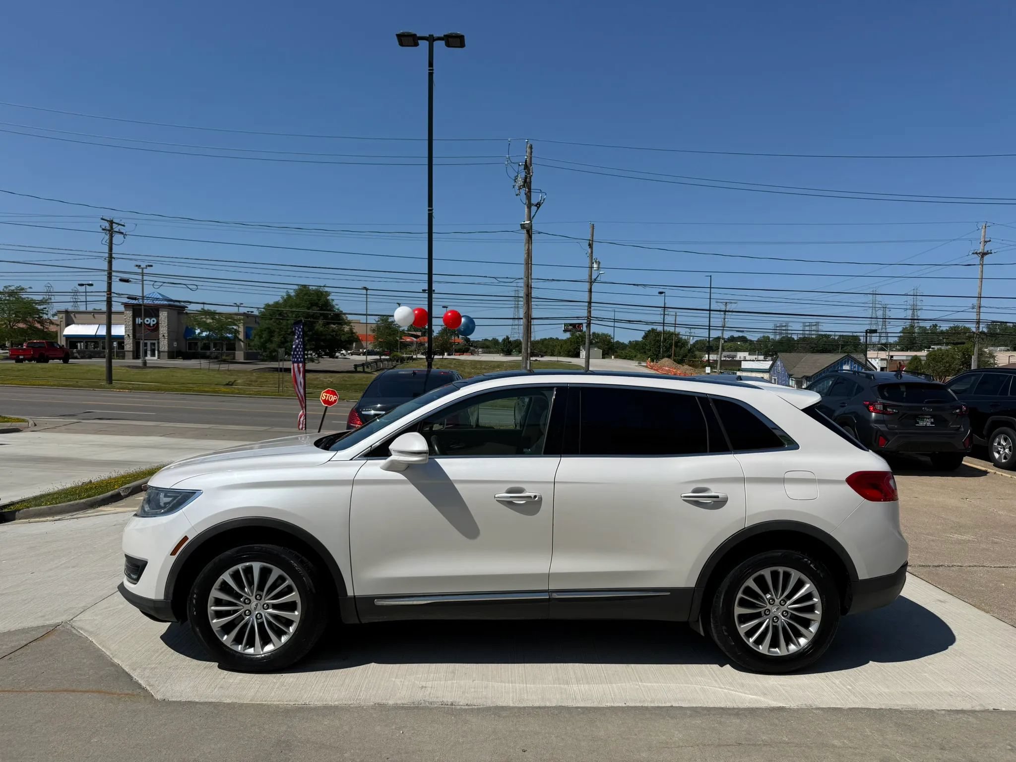 Used 2016 Lincoln MKX Select w/ Select Plus Package AWD/4WD image 7