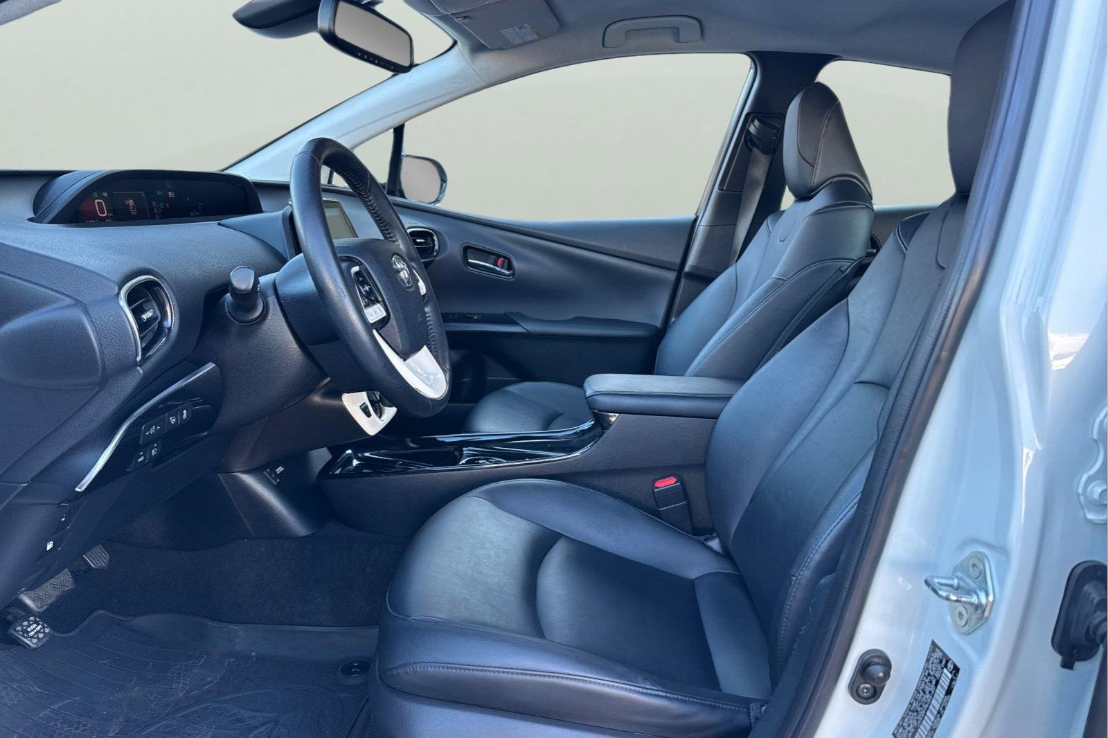 Used 2017 Toyota Prius Prime Advanced image 15