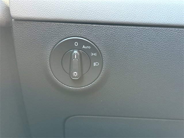 Certified 2023 Volkswagen Taos SE w/ Panoramic Sunroof Package image 43