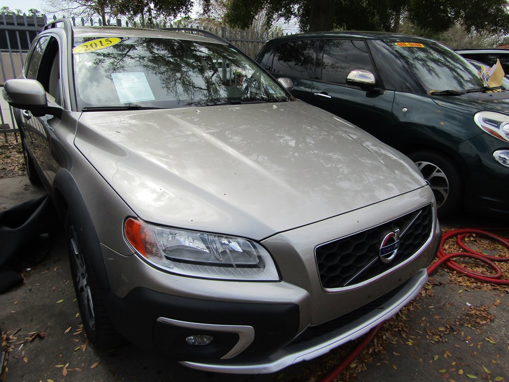 Used 2015 Volvo XC70 T6 image 2