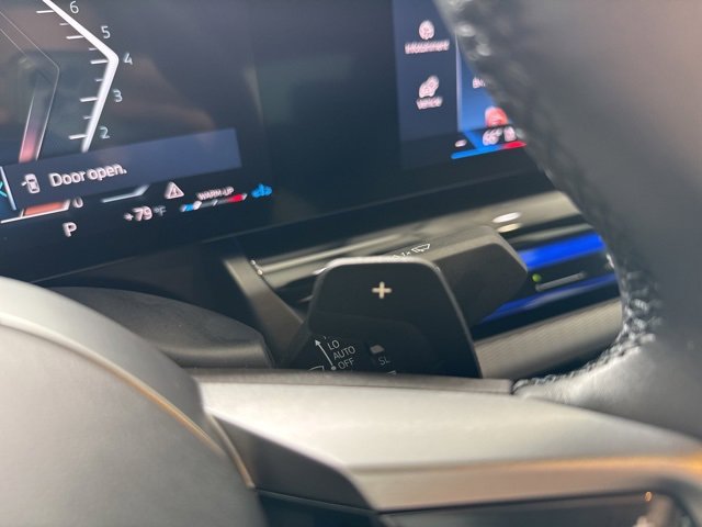 Used 2024 BMW 540i xDrive w/ M Sport Package image 33