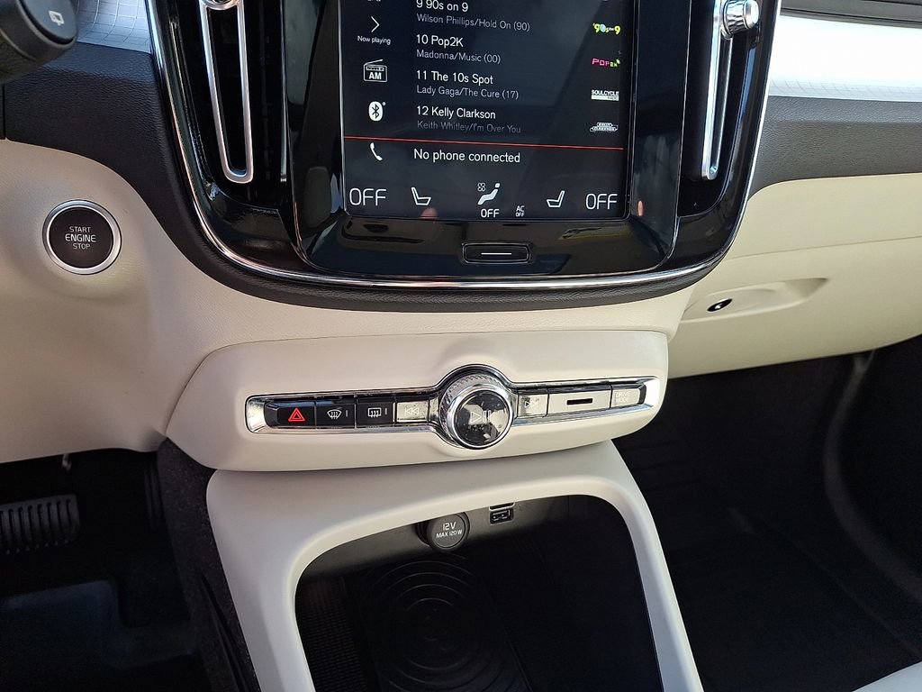 Used 2019 Volvo XC40 T5 Momentum image 16