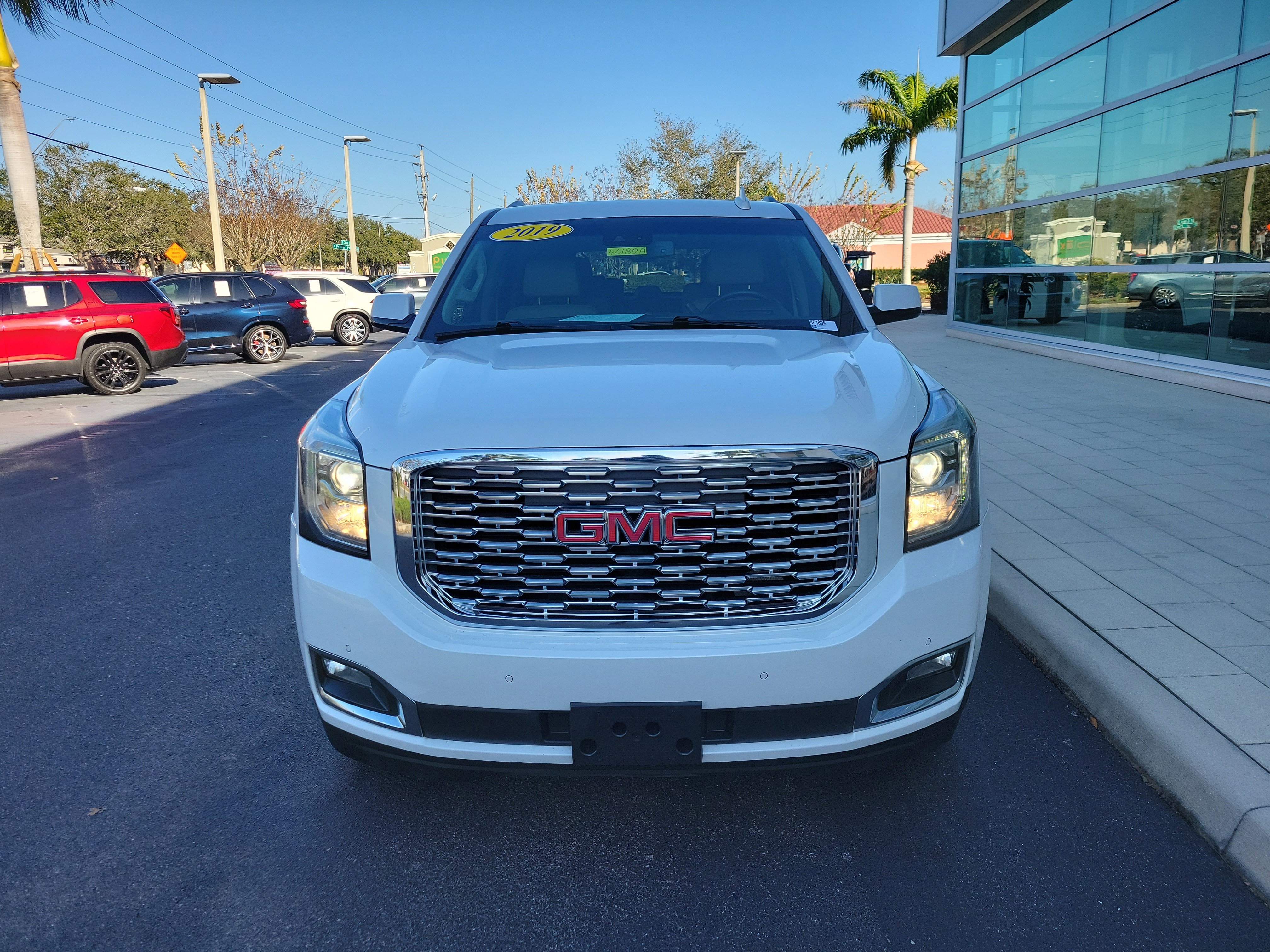 Used 2019 GMC Yukon Denali image 2