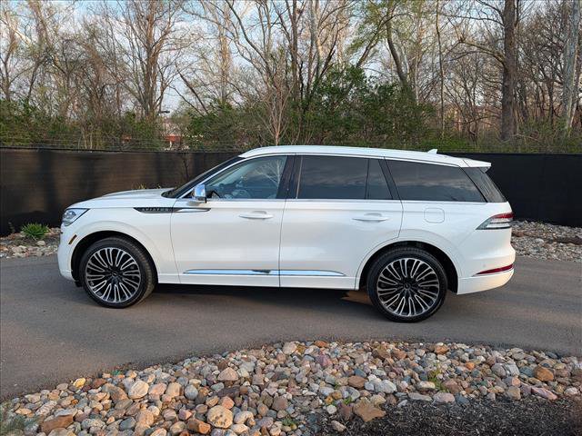 Used 2022 Lincoln Aviator Black Label w/ Dynamic Handling Package AWD/4WD image 2