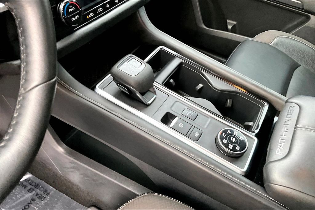 Used 2022 Nissan Pathfinder SL image 13