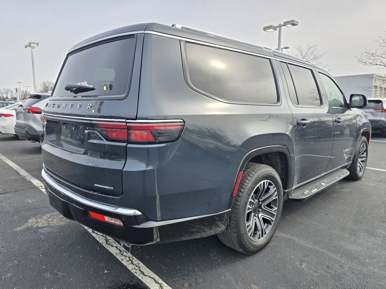 Used 2024 Jeep Wagoneer L Series II w/ Flexible Seating Group image 7