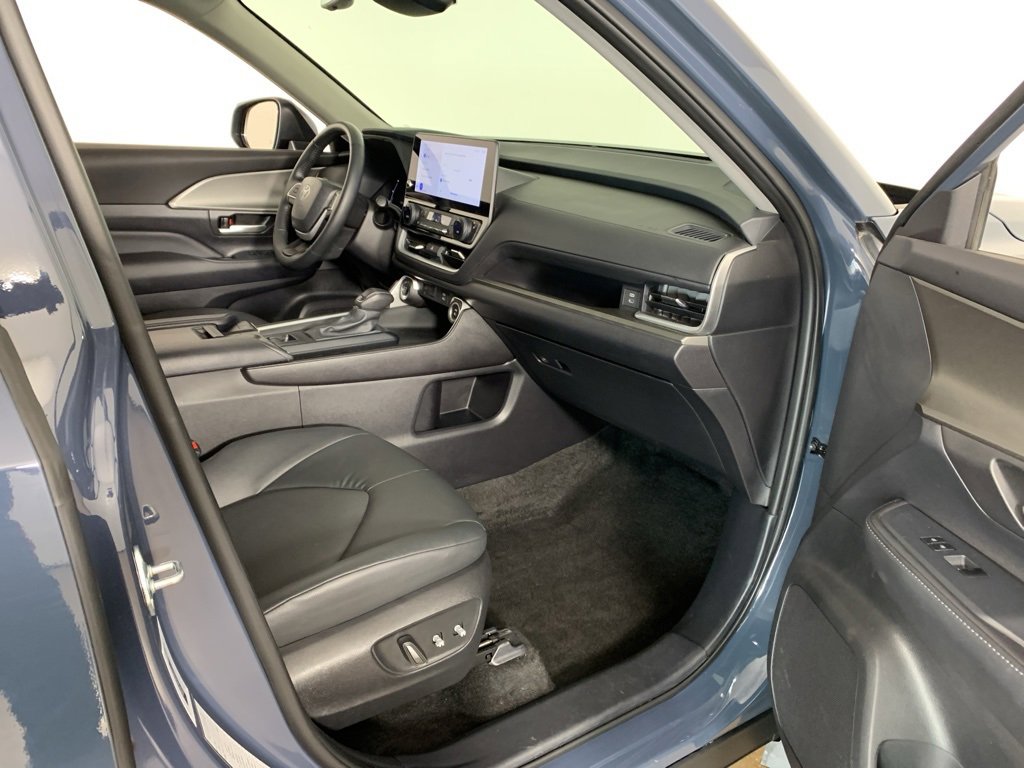 Used 2025 Toyota Grand Highlander AWD image 43