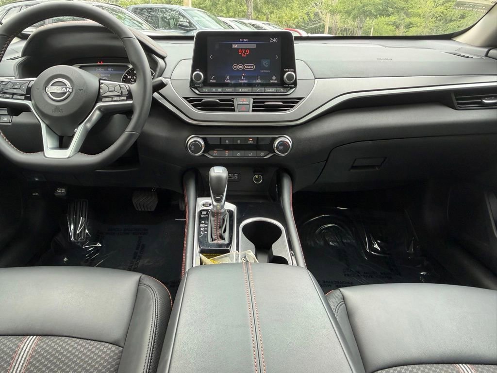Used 2025 Nissan Altima 2.5 SR FWD image 11