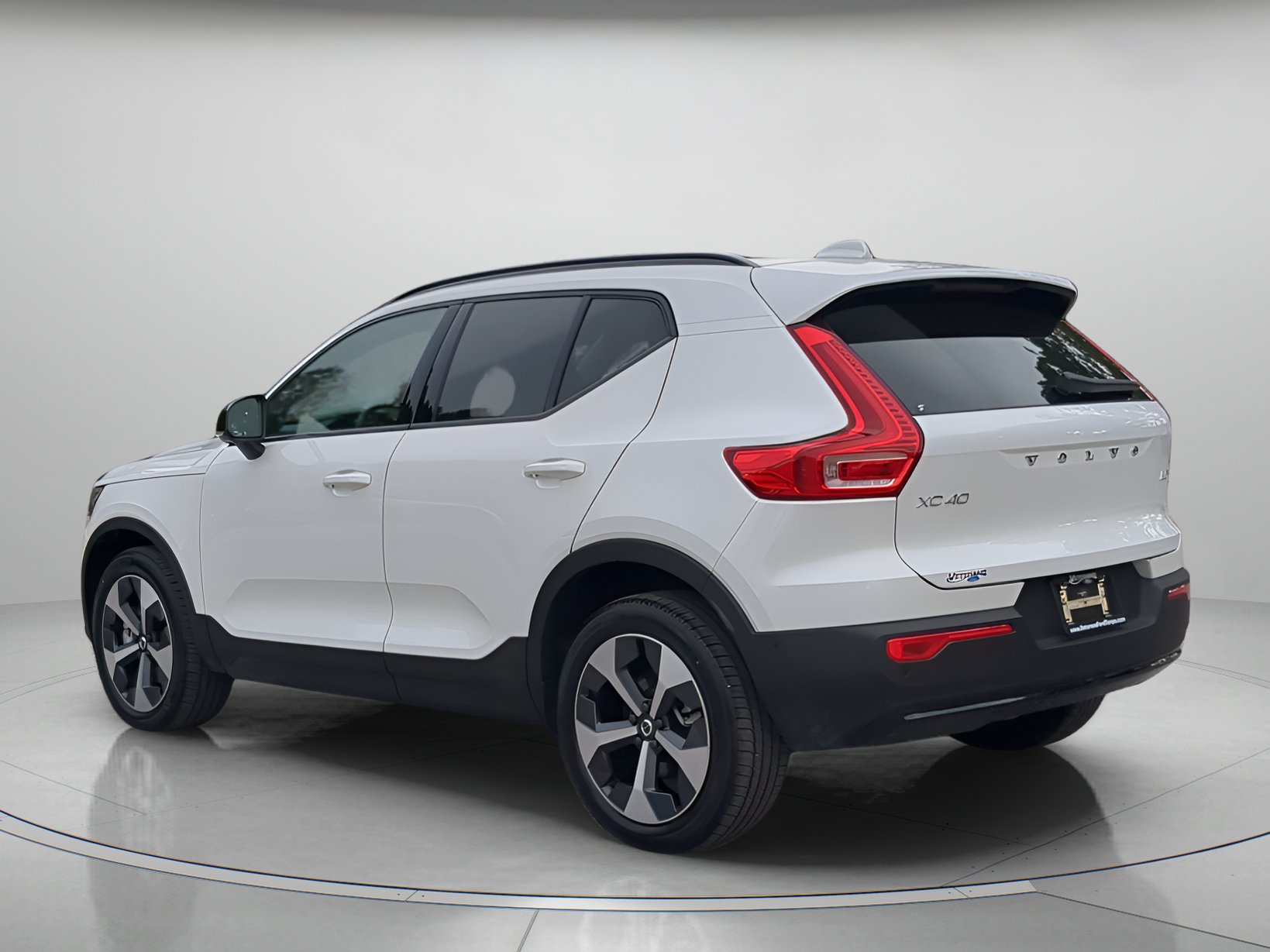 Used 2026 Volvo XC40 B5 Plus AWD/4WD image 42
