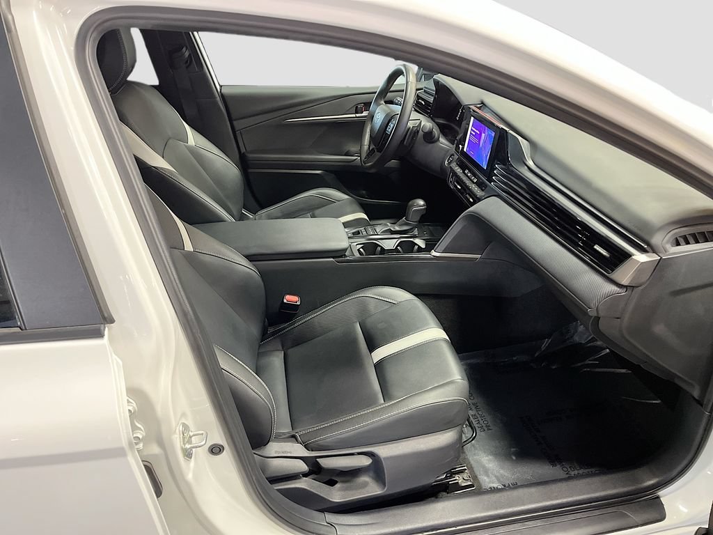 Used 2025 Toyota Camry SE FWD image 28