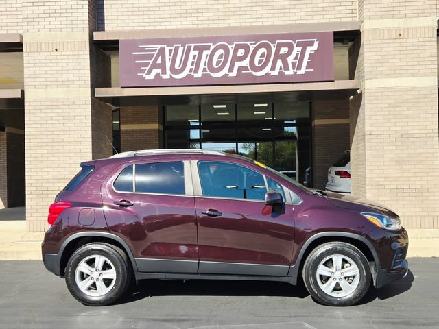 Used 2021 Chevrolet Trax LT w/ LT Convenience Package FWD image 2