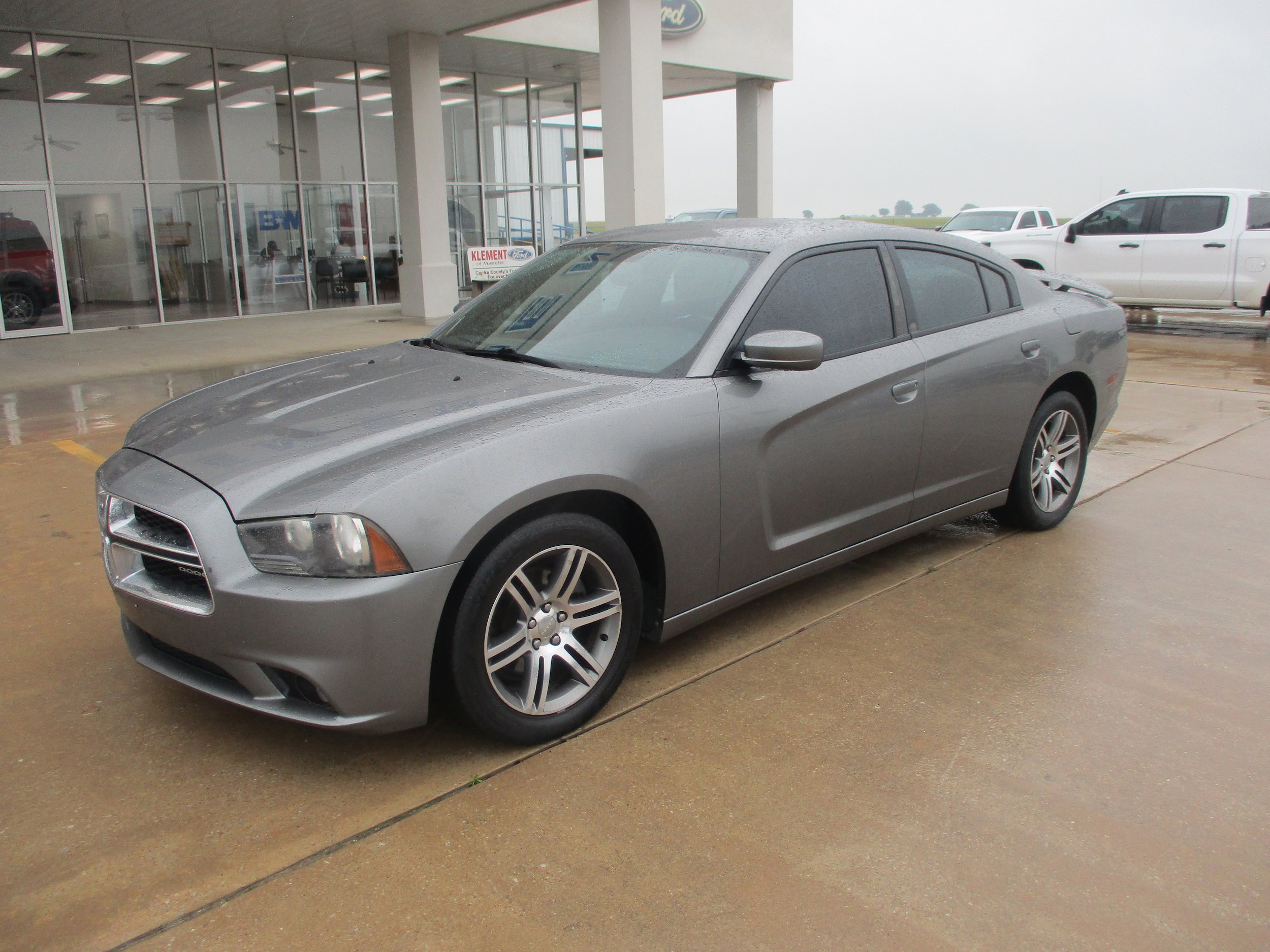 Used 2012 Dodge Charger SXT RWD image 2