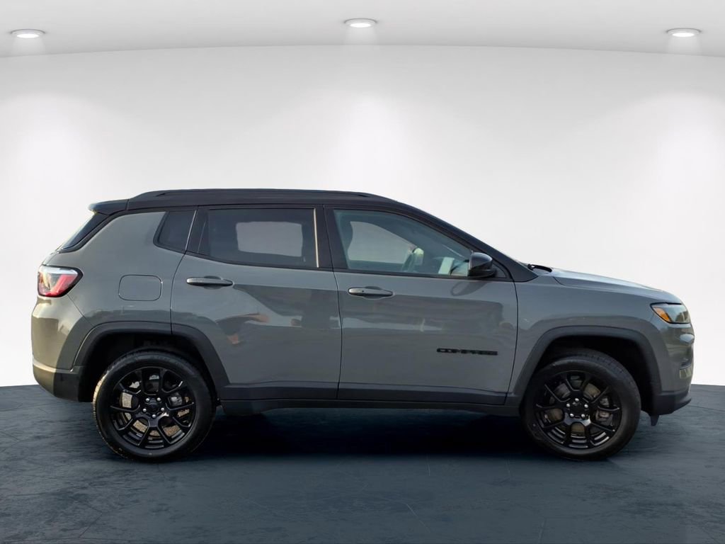 Used 2023 Jeep Compass Latitude w/ Convenience Group AWD/4WD image 7