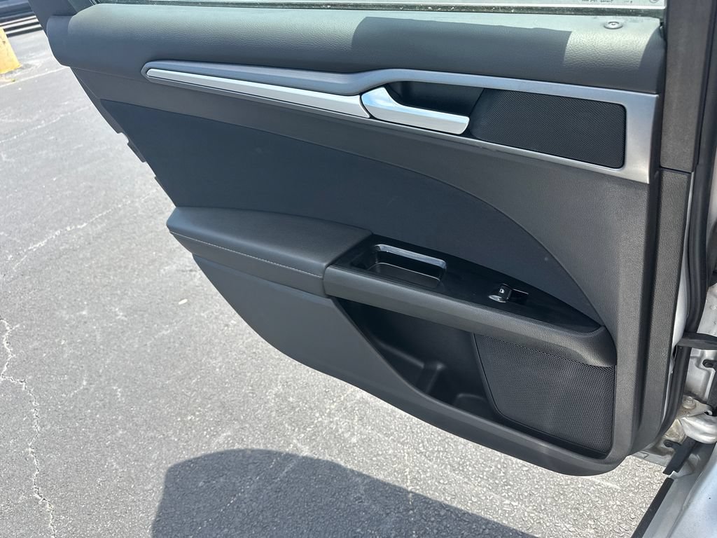 Used 2015 Ford Fusion SE FWD image 21