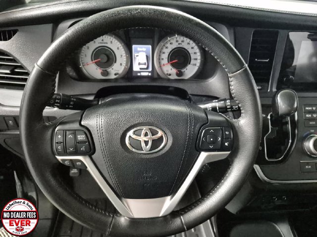 Used 2017 Toyota Sienna SE Premium FWD image 11