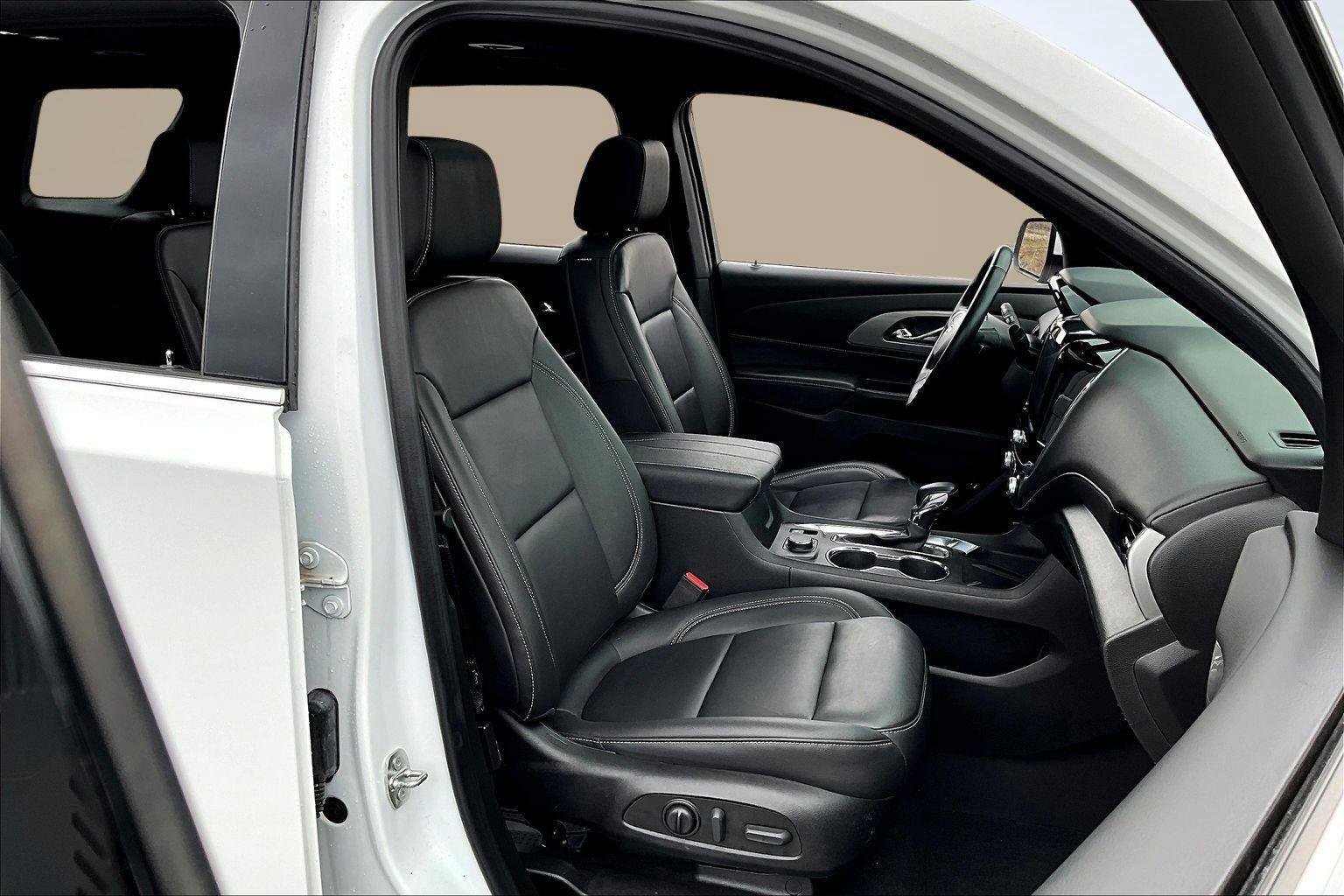 Used 2023 Chevrolet Traverse LT w/ LT Premium Package image 8