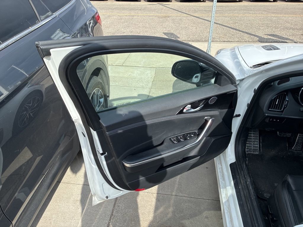 Used 2022 Kia Stinger GT-Line AWD/4WD image 11