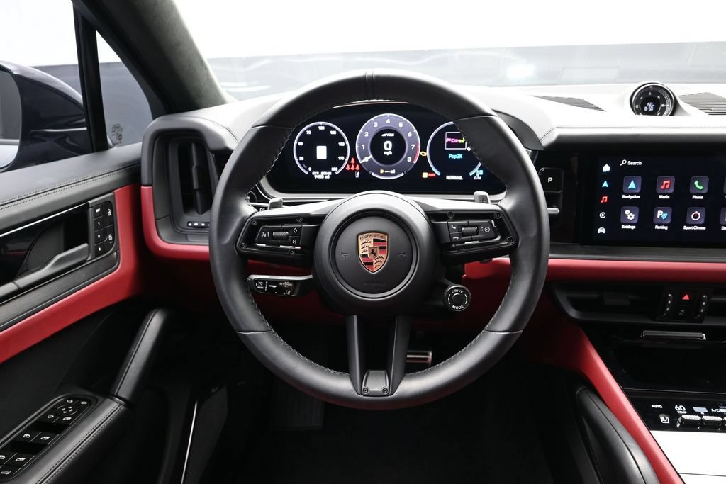 Certified 2025 Porsche Cayenne GTS AWD/4WD image 20