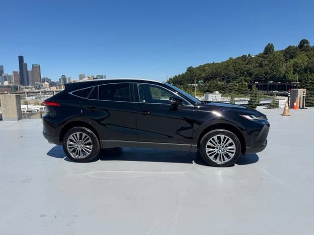 Certified 2023 Toyota Venza XLE AWD/4WD image 3