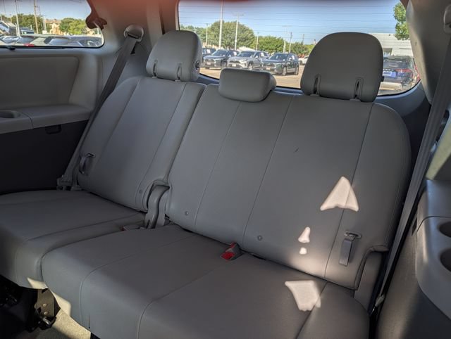 Used 2019 Toyota Sienna XLE w/ XLE Navigation Package FWD image 31