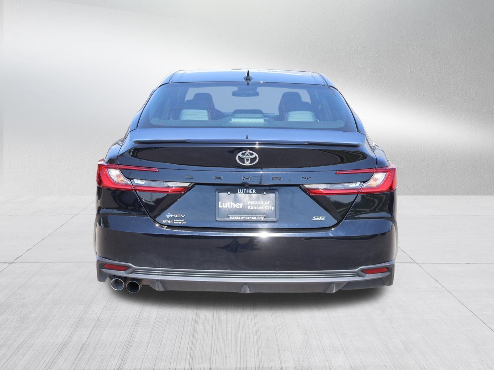 Used 2025 Toyota Camry SE FWD image 6