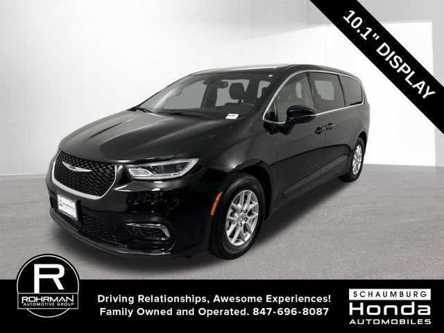 Used 2025 Chrysler Pacifica Select