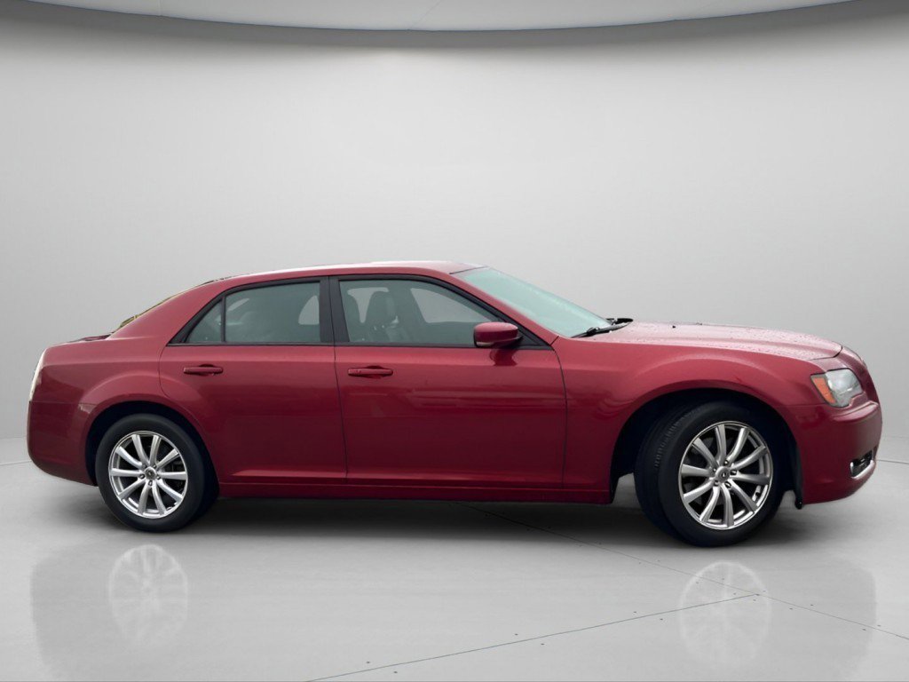 Used 2014 Chrysler 300 S w/ Luxury Group image 4