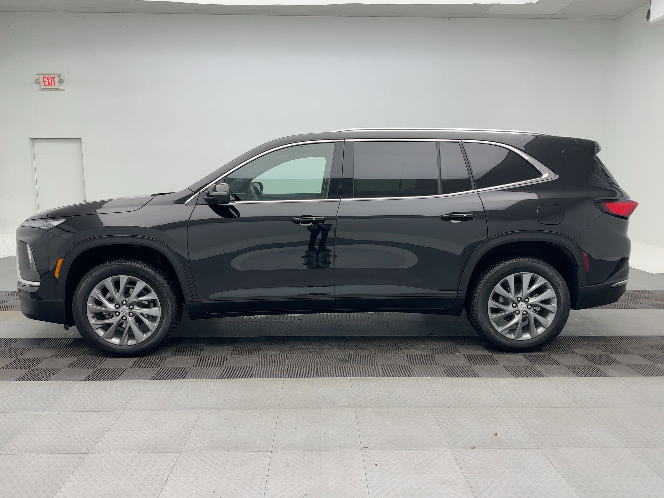 Certified 2025 Buick Enclave Preferred image 2