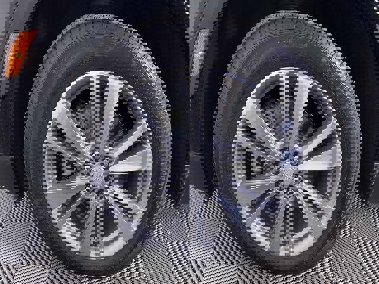 Certified 2025 Cadillac XT5 Premium Luxury FWD image 15