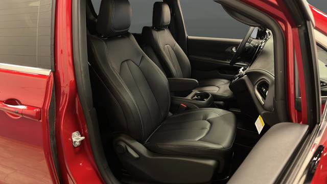 New 2026 Chrysler Pacifica Select image 12