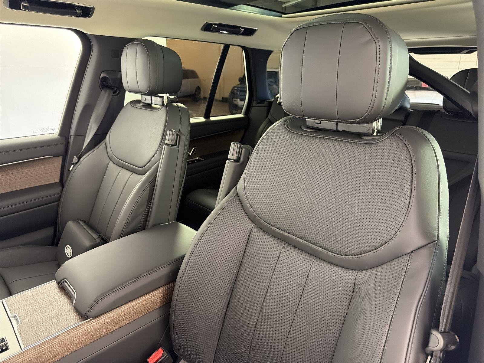 New 2026 Land Rover Range Rover SE image 25