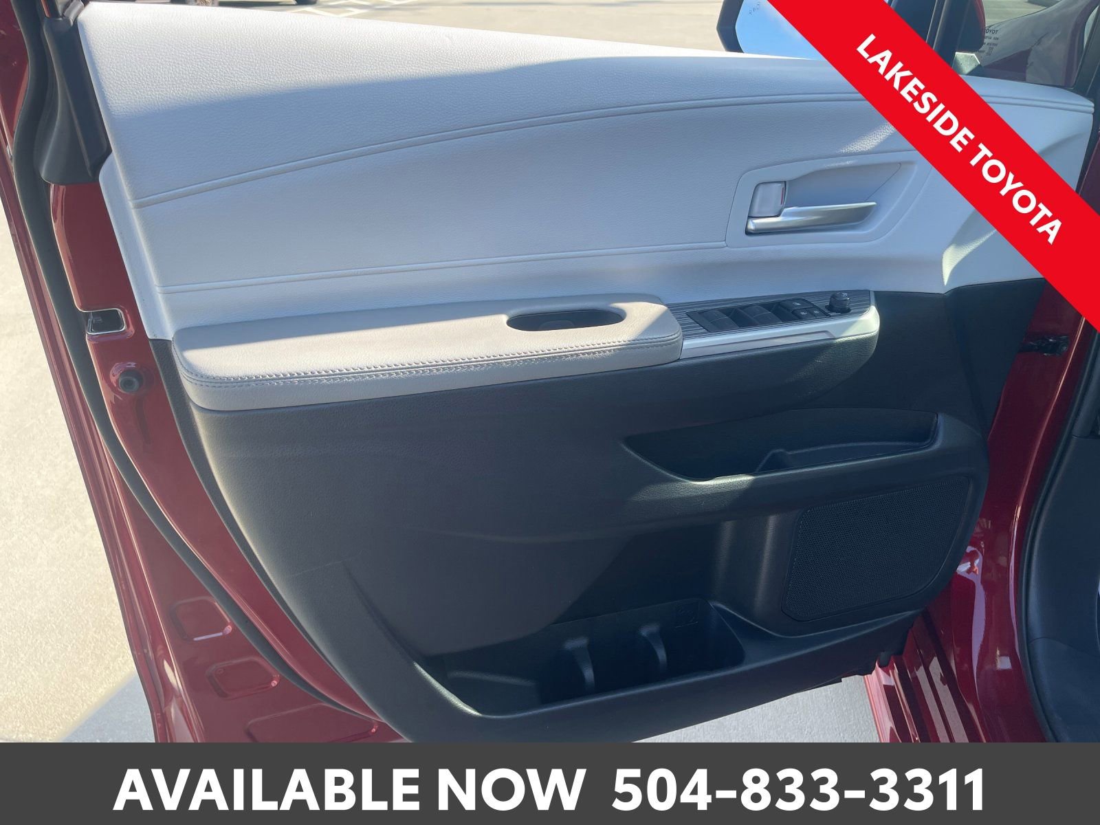 Used 2025 Toyota Sienna XLE image 25