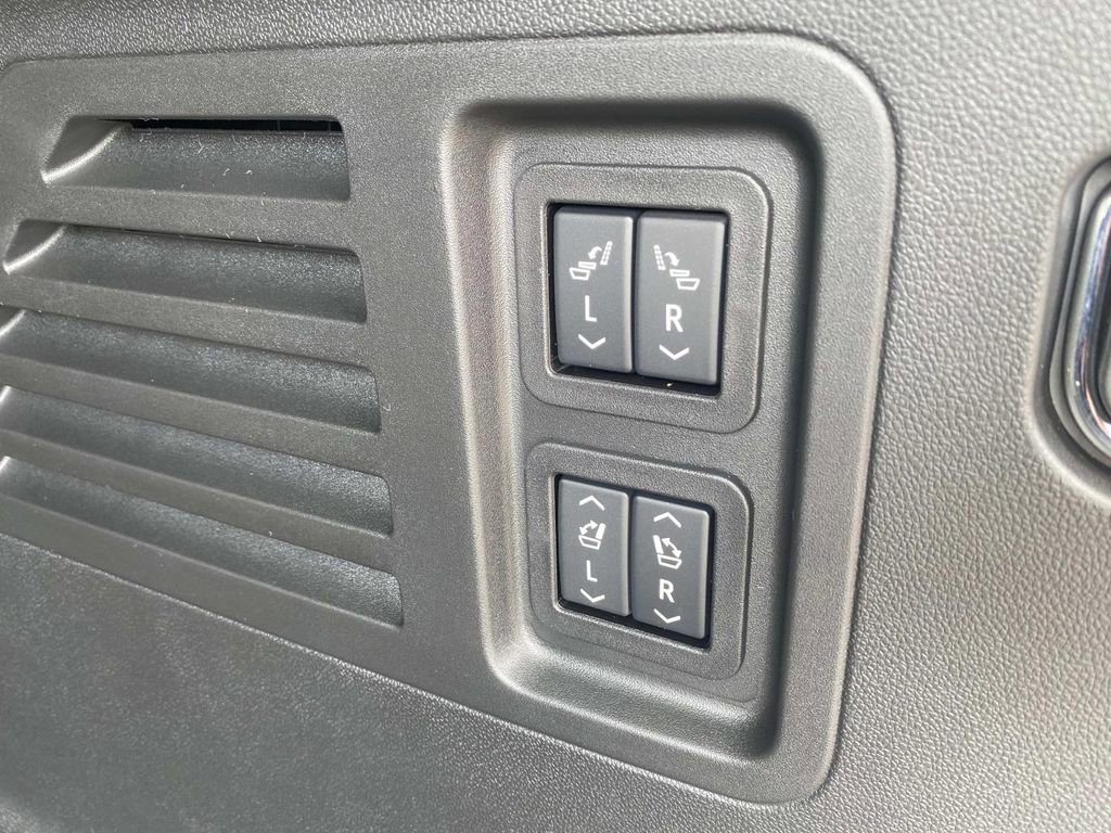 New 2026 Chevrolet Traverse RS image 11