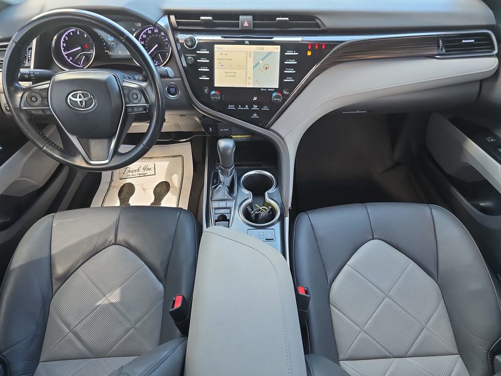 Used 2019 Toyota Camry XLE w/ Navigation Package image 9