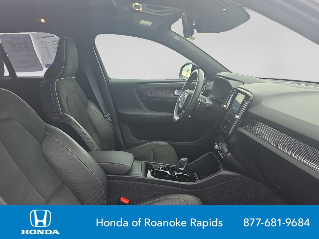 Used 2020 Volvo XC40 T4 R-Design w/ Protection Package Premier FWD image 17