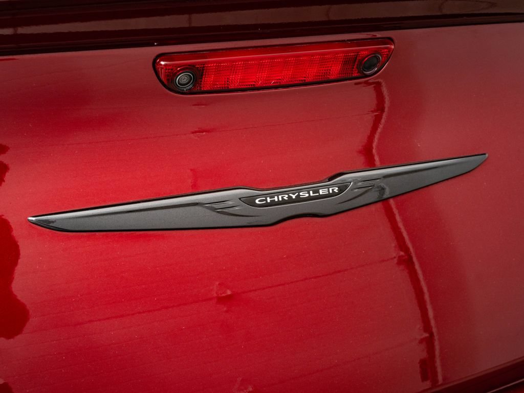 Used 2023 Chrysler 300 C RWD image 3