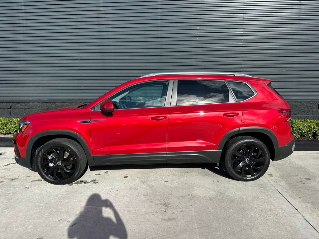 Used 2023 Volkswagen Taos SE image 2