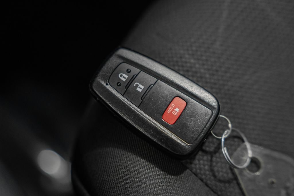 Used 2025 Toyota RAV4 XLE image 38