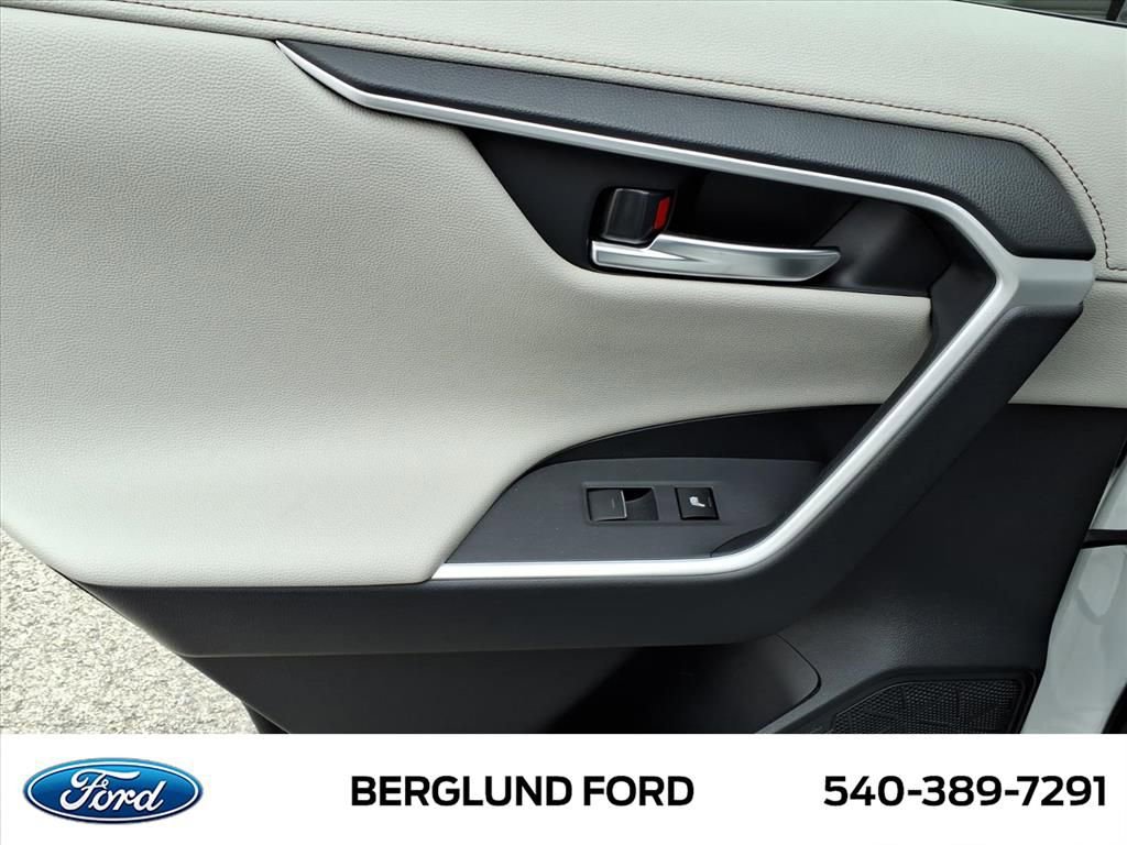 Used 2025 Toyota RAV4 Limited image 36