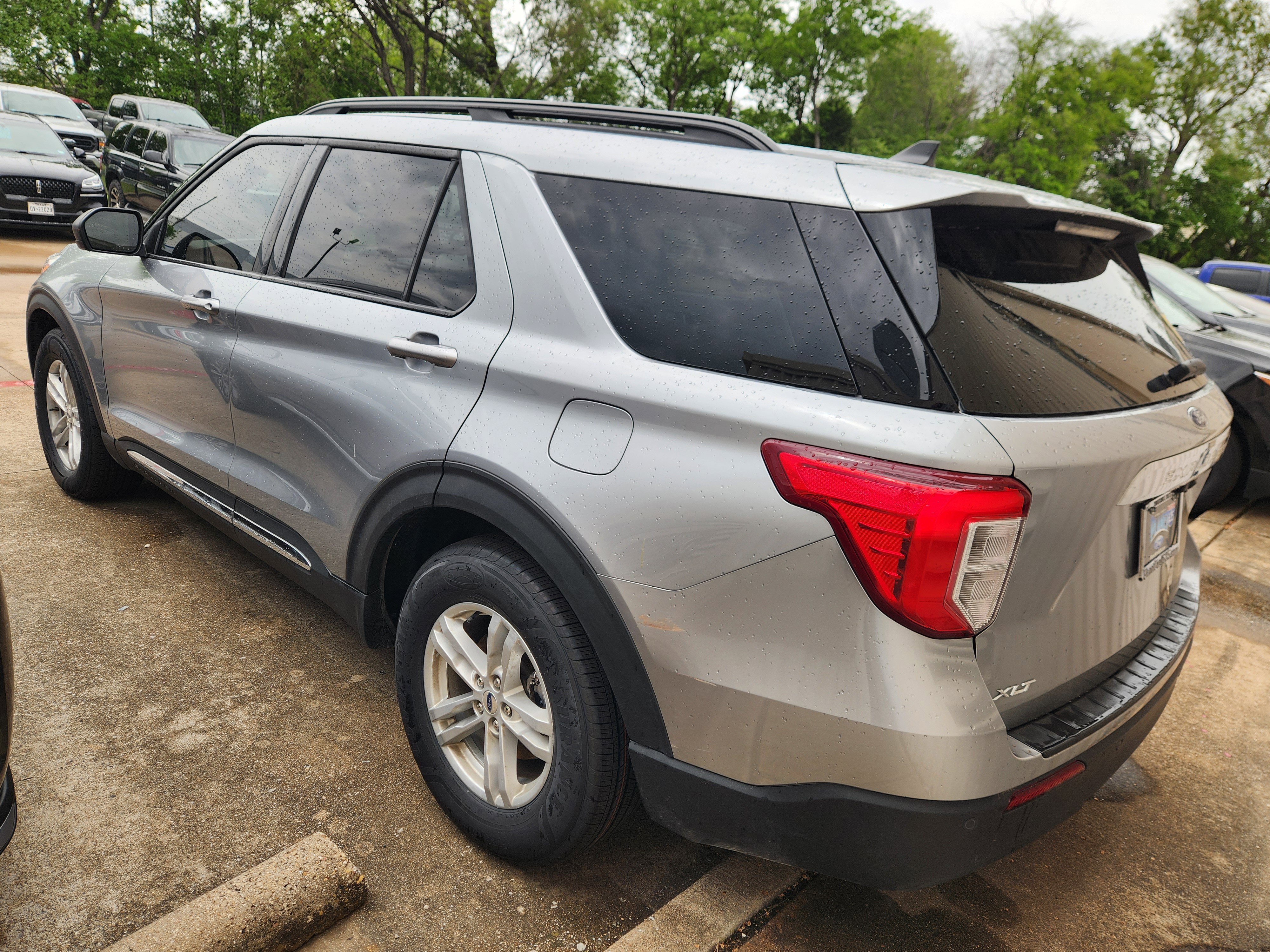 Certified 2022 Ford Explorer XLT image 3