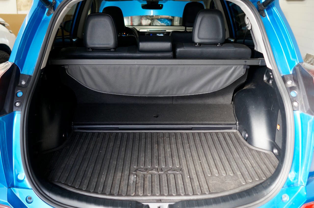 Used 2018 Toyota RAV4 Limited w/ Advanced Technology Package image 27