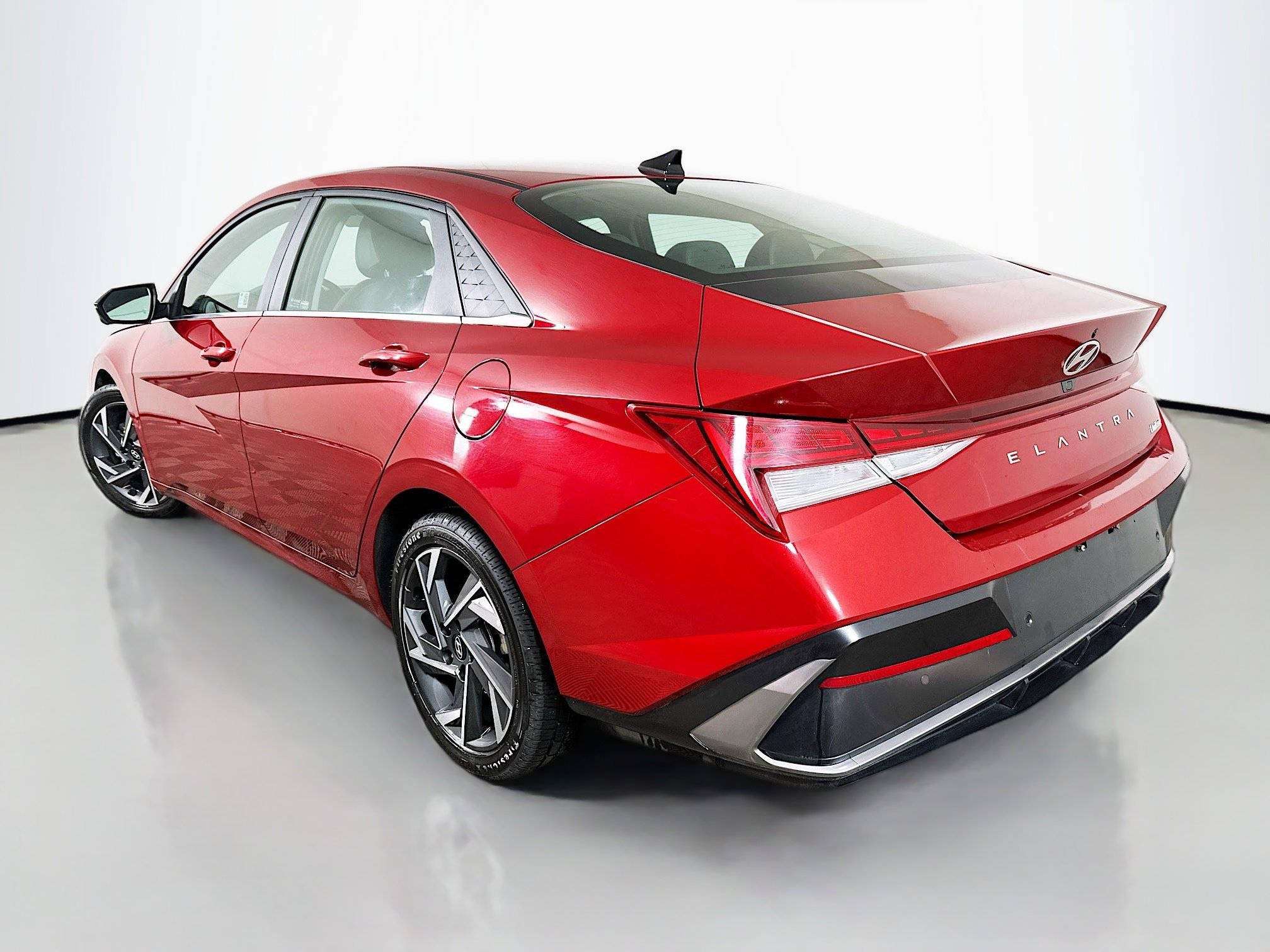 Certified 2024 Hyundai Elantra Limited image 5