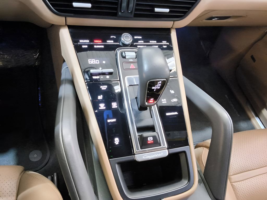 Used 2020 Porsche Cayenne AWD/4WD image 14