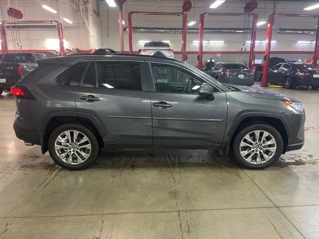 Used 2021 Toyota RAV4 XLE Premium image 4