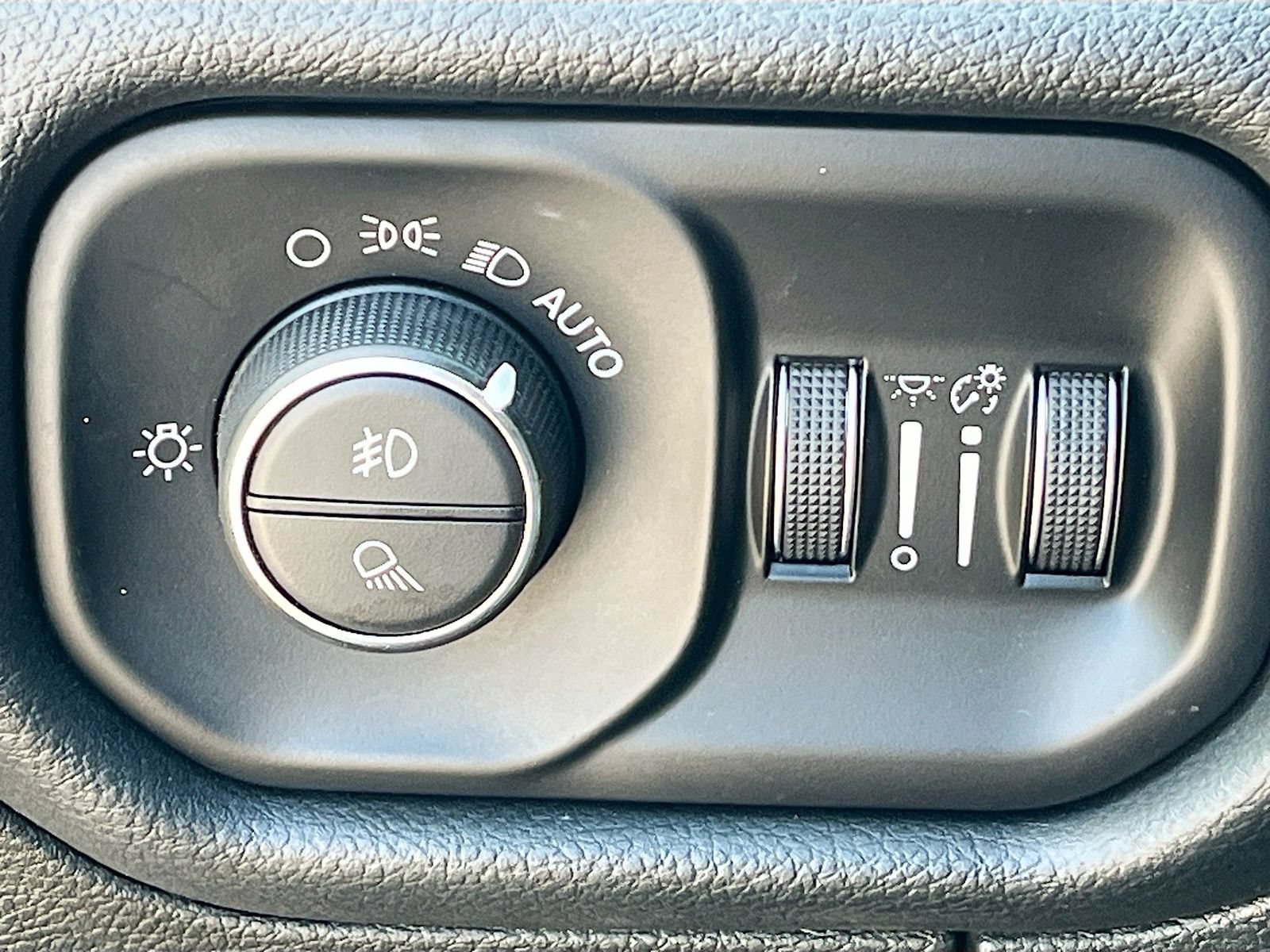 Used 2019 RAM 1500 Big Horn AWD/4WD image 10
