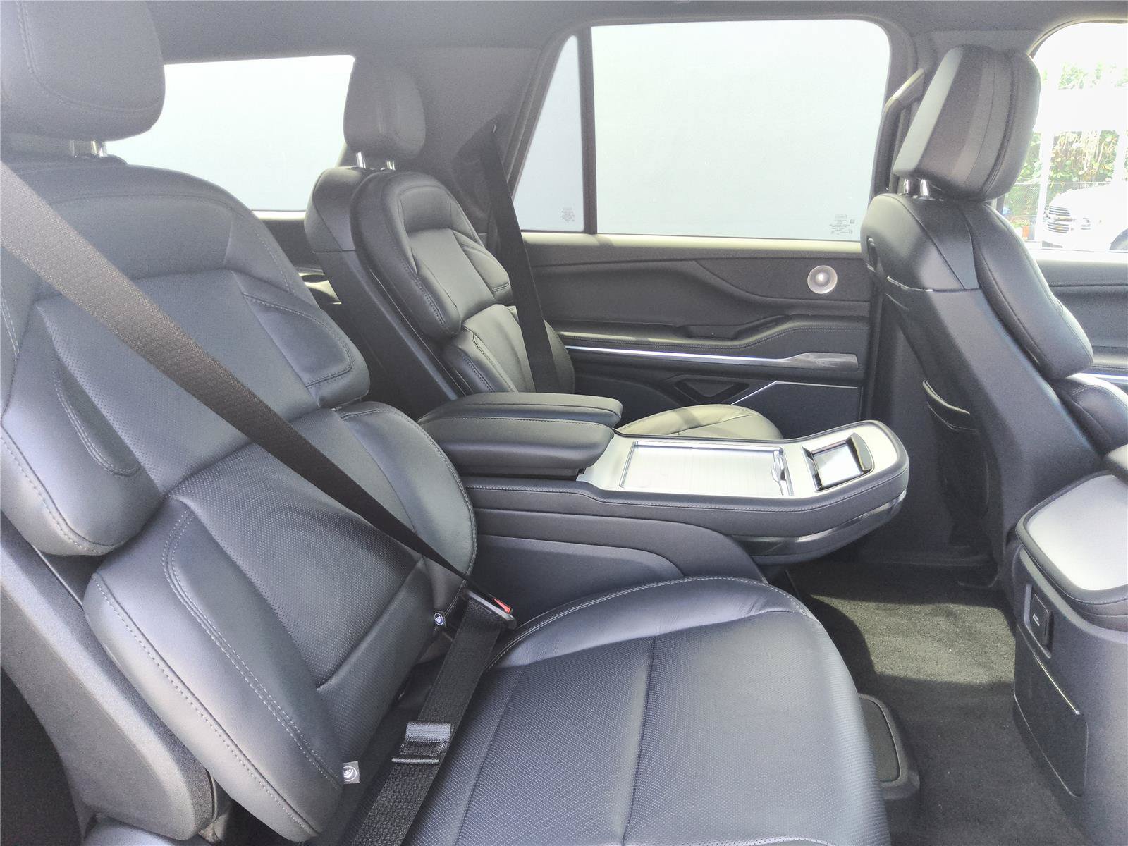 New 2027 Lincoln Navigator Reserve w/ Jet Appearance Package AWD/4WD image 33